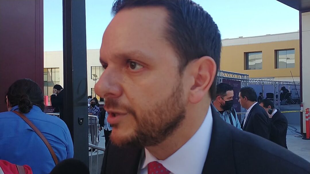 Se separa del cargo honorario esposo de gobernadora de BC