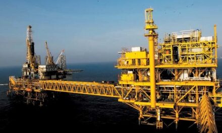 Registra petróleo la mayor alza desde 2022 por guerra Israel-Irán