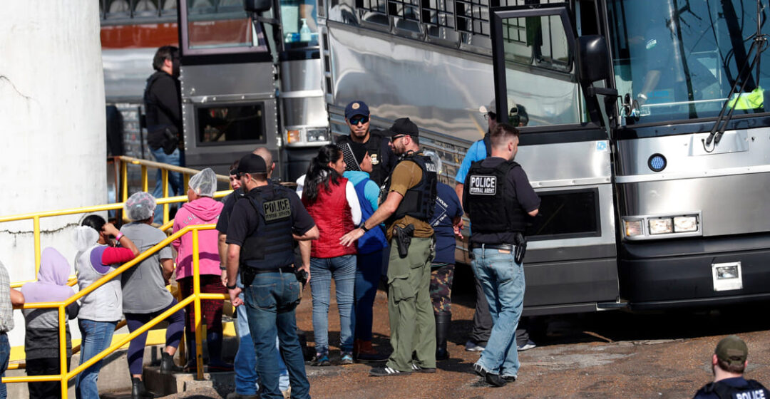 Suspende Trump redadas migratorias en agricultura, hoteles y restaurantes