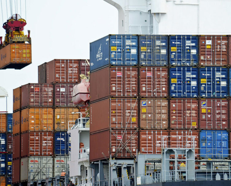 Prevén aranceles de 30% solo para comercio que está fuera del T-MEC
