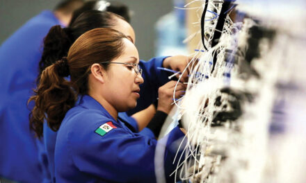 Son mujeres más del 50% del personal en la industria aeroespacial de BC