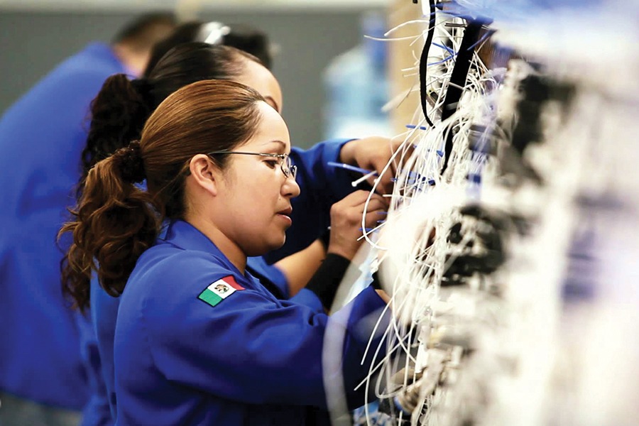 Son mujeres más del 50% del personal en la industria aeroespacial de BC
