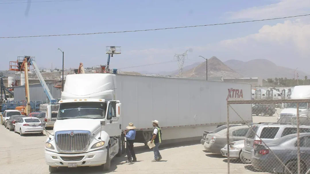 Retienen en Estados Unidos 70 visas a transportistas