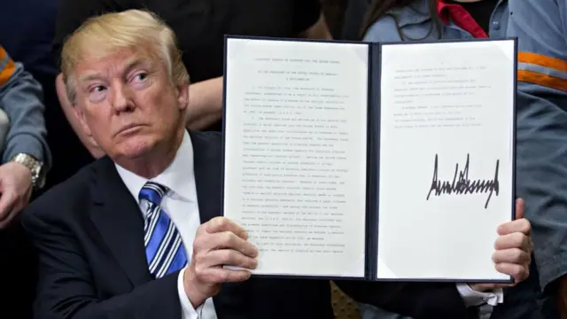 Fijará Trump aranceles en bloque para 150 países en una carta común