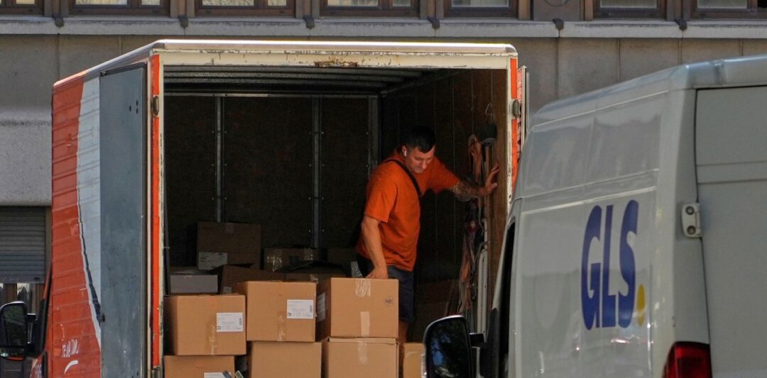 Paran servicios postales envíos a EU por fin de exención arancelaria