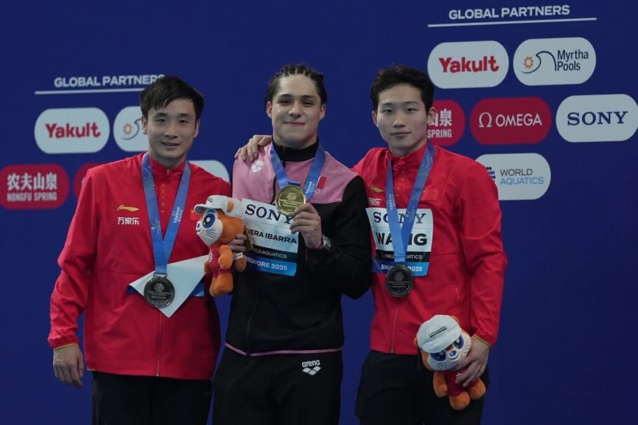 Gana Osmar Olvera medalla de oro en Mundial de Clavados 2025