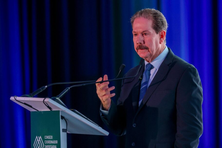 Proyecta Lyle Fritch estrategia para enfrentar retos sociales en BC