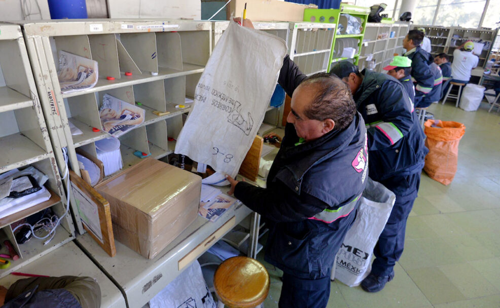 Suspende Correos de México envíos a EU