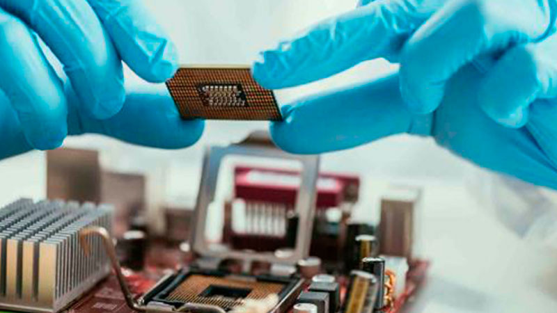 Buscan México y EU impulsar producción de semiconductores ante auge de China