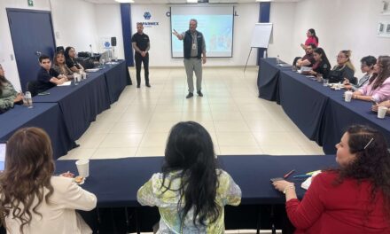 Transforman emprendedores de BC estrategia de servicio con certificación estatal
