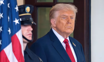 Anuncia Trump arancel del 100% a las películas producidas fuera de EEUU