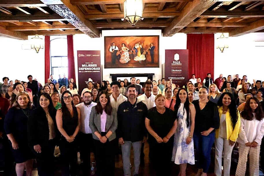 Toman protesta Red de Mujeres defensoras de la justicia laboral
