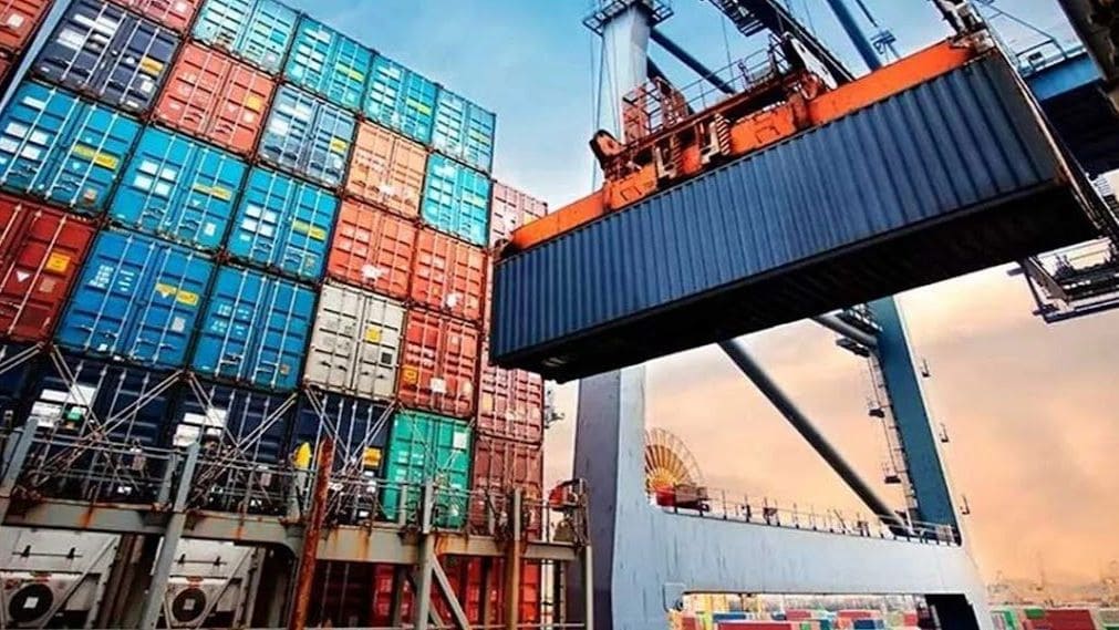 Crecen exportaciones totales de México 7.9%; las petroleras se desploman 40.4%