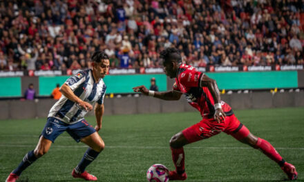 Empatan Xolos y Rayados a dos goles en el Estadio Caliente