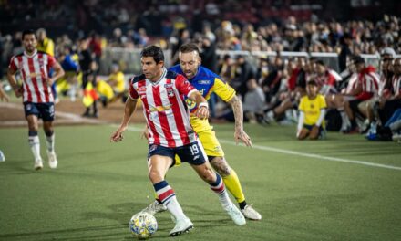 Asisten miles al “Clásico de Leyendas” en Tijuana