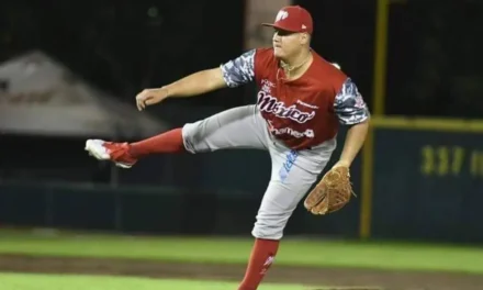 Llega Juan Robles para pretemporada de Águilas