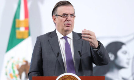 Es prioridad eliminar aranceles a vehículos pesados: Ebrard