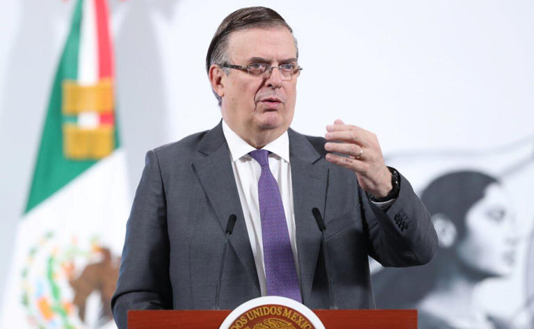 Es prioridad eliminar aranceles a vehículos pesados: Ebrard