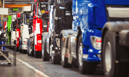 Entra en vigor en EU el impuesto de 25% a camiones importados; medida afecta a México