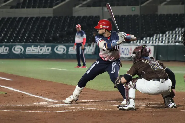 Se imponen Águilas 4-3 con batazo decisivo de Yadir Drake