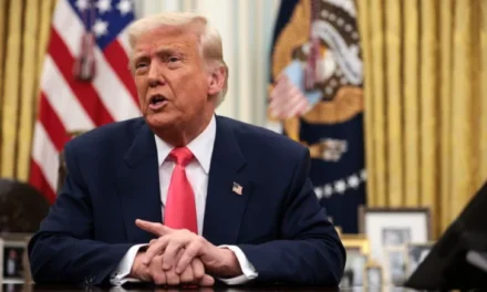 Amenaza Trump a Canadá con arancel del 50% a aviones vendidos en EU