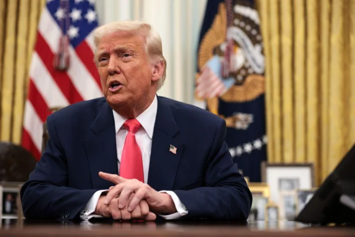 Amenaza Trump a Canadá con arancel del 50% a aviones vendidos en EU
