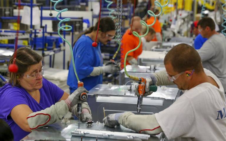 Frena expansiones suspensión de permisos IMMEX: AIMO