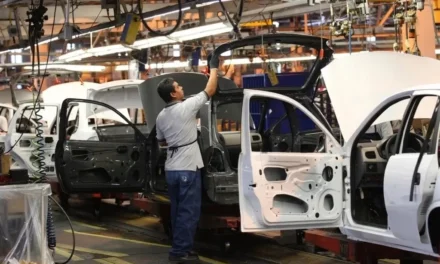 Arrastra México aranceles a acero, autos y camiones hacia la revisión del T-MEC