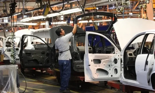 Arrastra México aranceles a acero, autos y camiones hacia la revisión del T-MEC