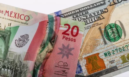 Retrocede peso mexicano contra el dólar por corrección tras fuerte avance