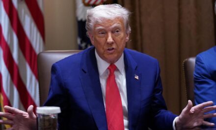 Evalúa Trump sacar a EU del tratado con México y Canadá