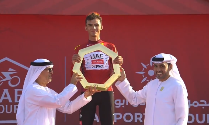 Es Isaac del Toro campeón del UAE Tour 2026, hace historia para México