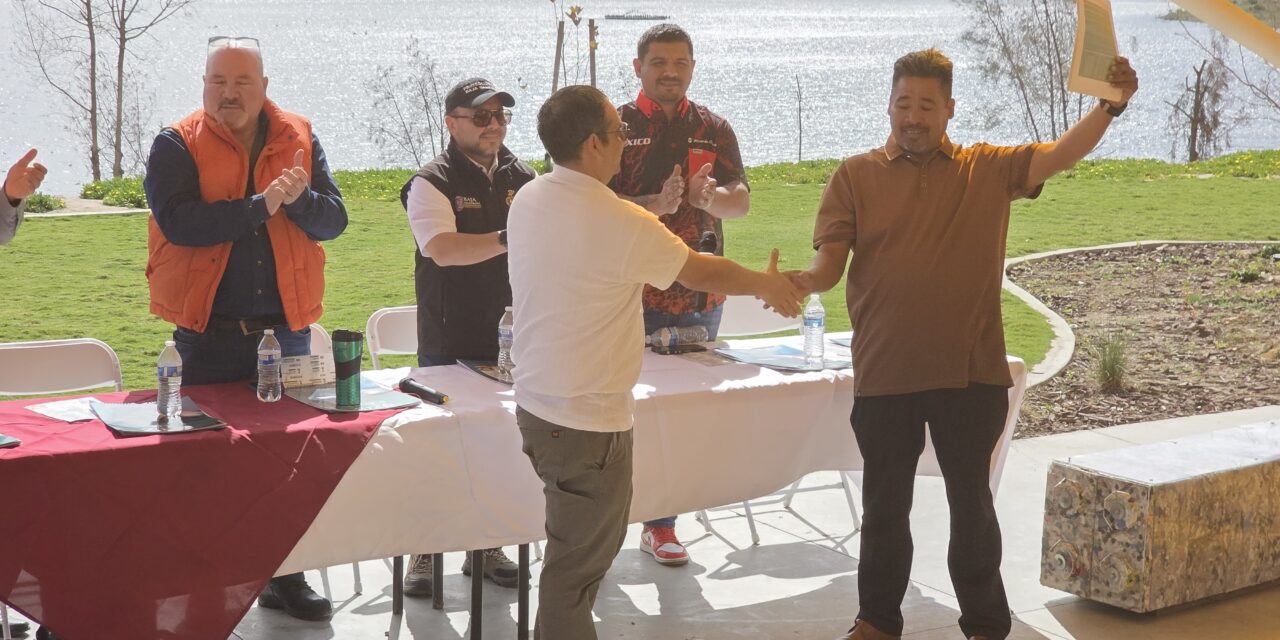 Presentan 1er permiso de pesca comercial en agua interiores de BC