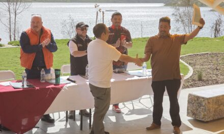 Presentan 1er permiso de pesca comercial en agua interiores de BC