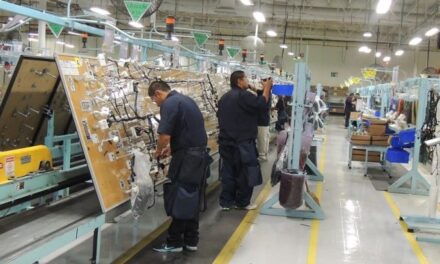 Impacta tipo de cambio a la industria manufacturera en la frontera