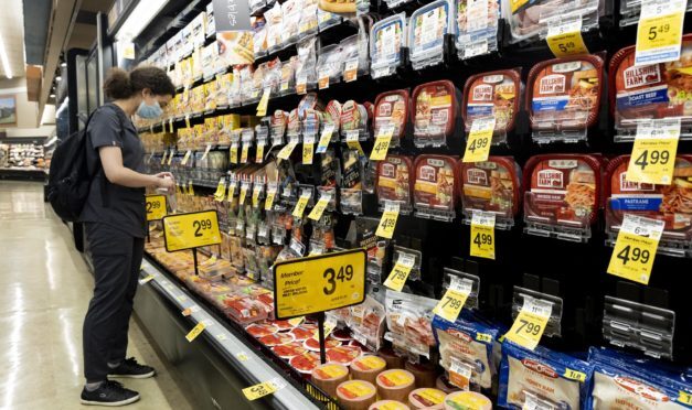 Inflación en EU se mantiene estable en 2.4% interanual durante febrero
