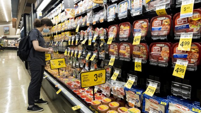 Inflación en EU se mantiene estable en 2.4% interanual durante febrero