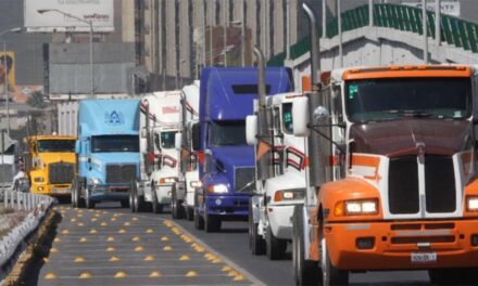 Anuncian programa de protección a industria de vehículos pesados
