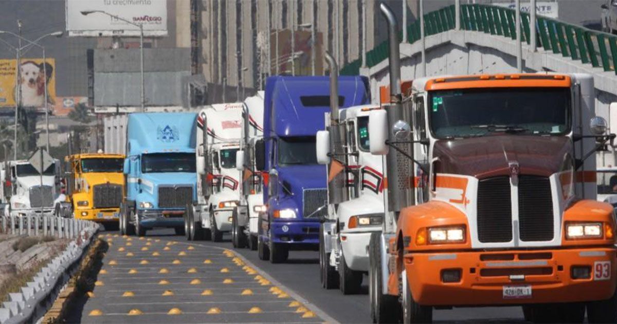 Anuncian programa de protección a industria de vehículos pesados
