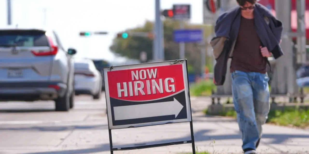Cayó desempleo en Estados Unidos a 4.3% en marzo