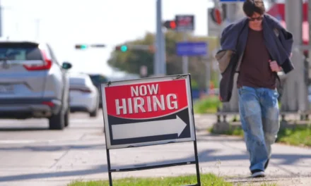 Cayó desempleo en Estados Unidos a 4.3% en marzo