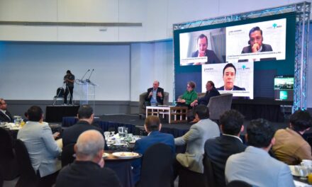 Analizan retos y oportunidades para fortalecer la competitividad de la industria