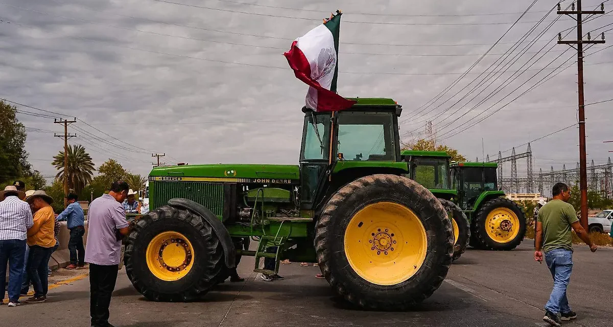 Levantan agricultores plantón en carretera Mexicali-San Luis Río Colorado