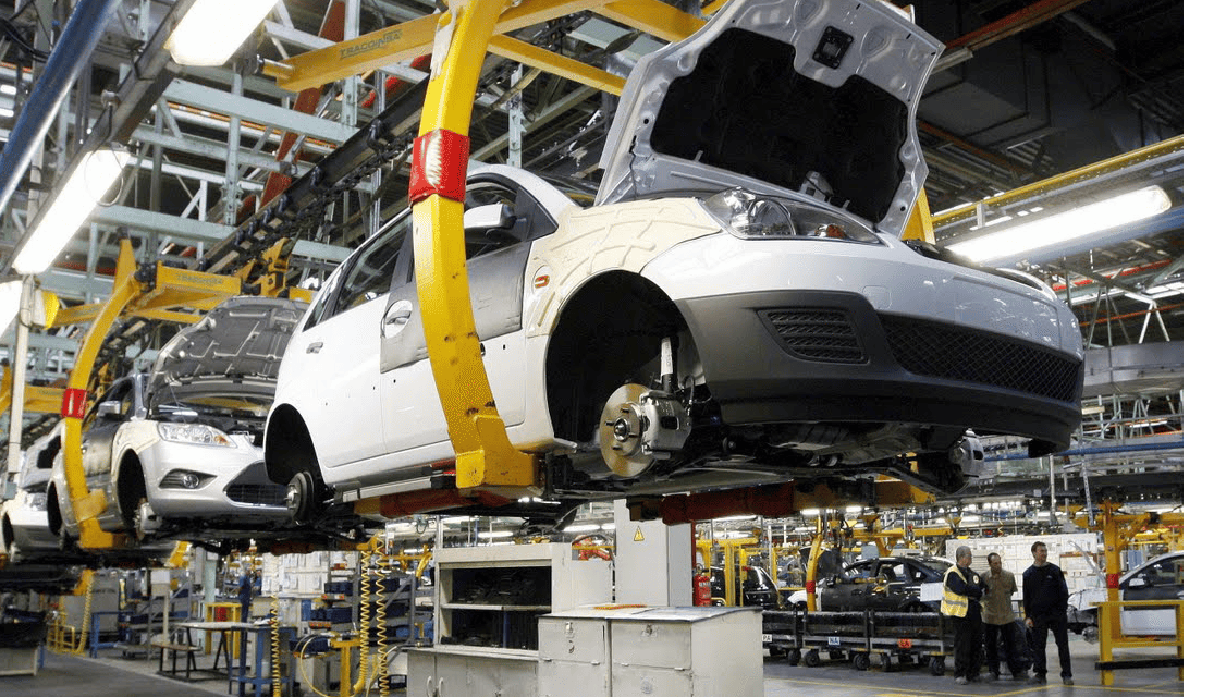 Mete freno EEUU en mercado automotriz mientras México acelera