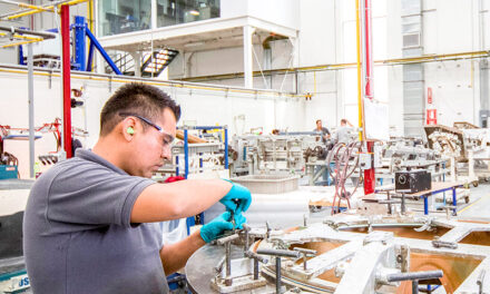 Exporta México a niveles récord, pero la IED en manufactura cae 25%