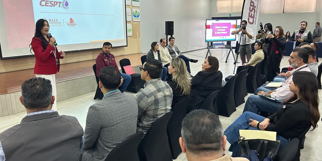 Reciben empresas constancias de cumplimiento ambiental y saneamiento