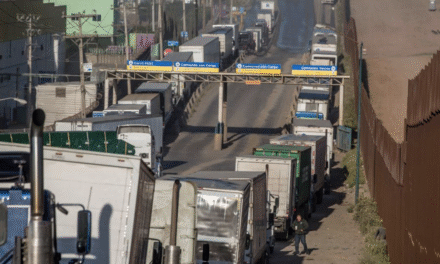 Promedian 3 mil camiones diarios de exportación en aduana de Tijuana