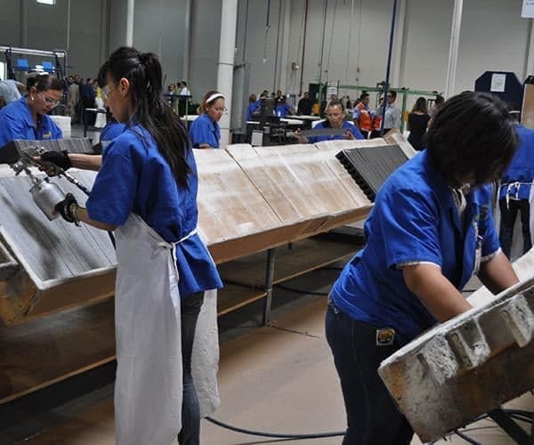 Otorga industria cada vez más apoyo a madres trabajadoras