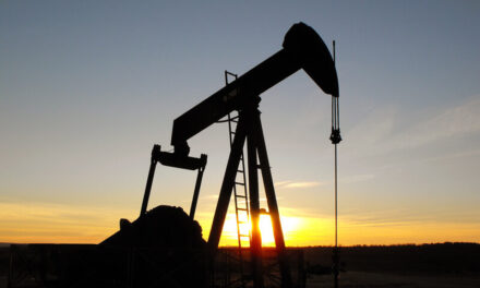 Caen precios del petróleo ante expectativas de un acuerdo entre EU e Irán