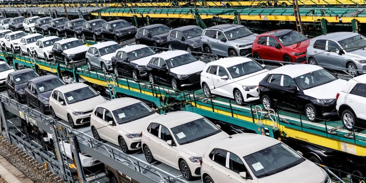 Aumenta Trump arancel 25% a autos y camiones de la Unión Europea